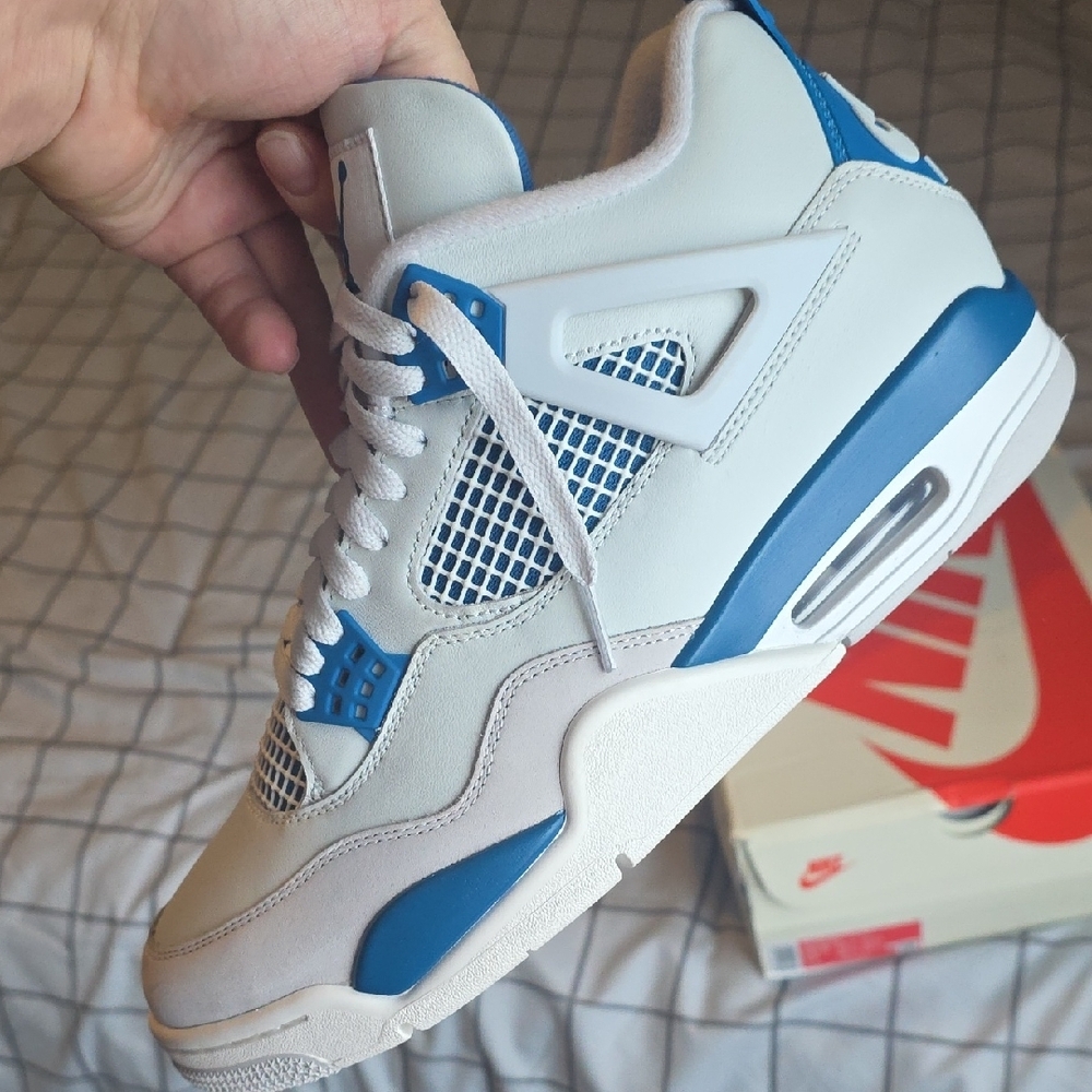 Jordan Sneakers White and Blue - Picture 10 of 14